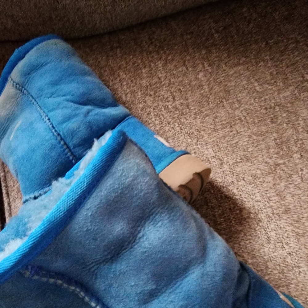USED Blue UGGS - Picture 3 of 16